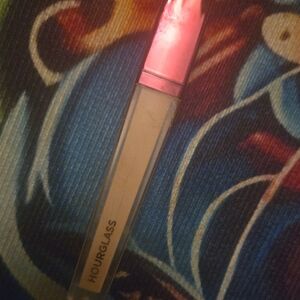 Hourglass Cream Concealer with Pink Cap